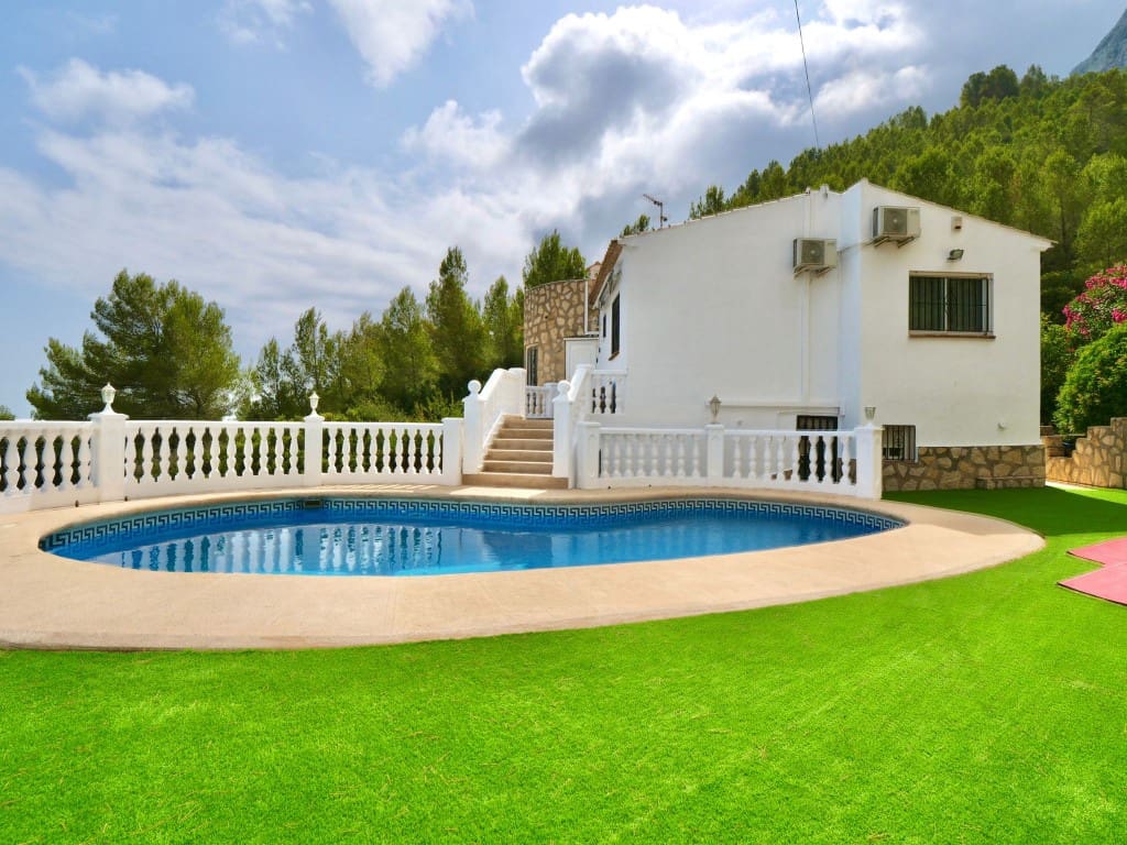 4 bedroom Villa for sale in Denia with pool - € 510,000 (Ref: 8246081)
