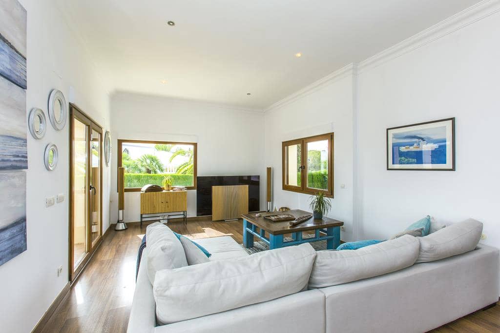 4 bedroom Villa for sale in Denia with pool garage - € 980,000 (Ref: 8447589)