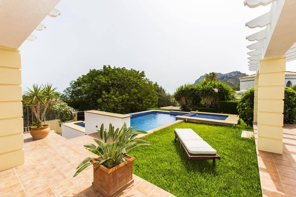 4 bedroom Villa for sale in Denia with pool garage - € 980,000 (Ref: 8447589)