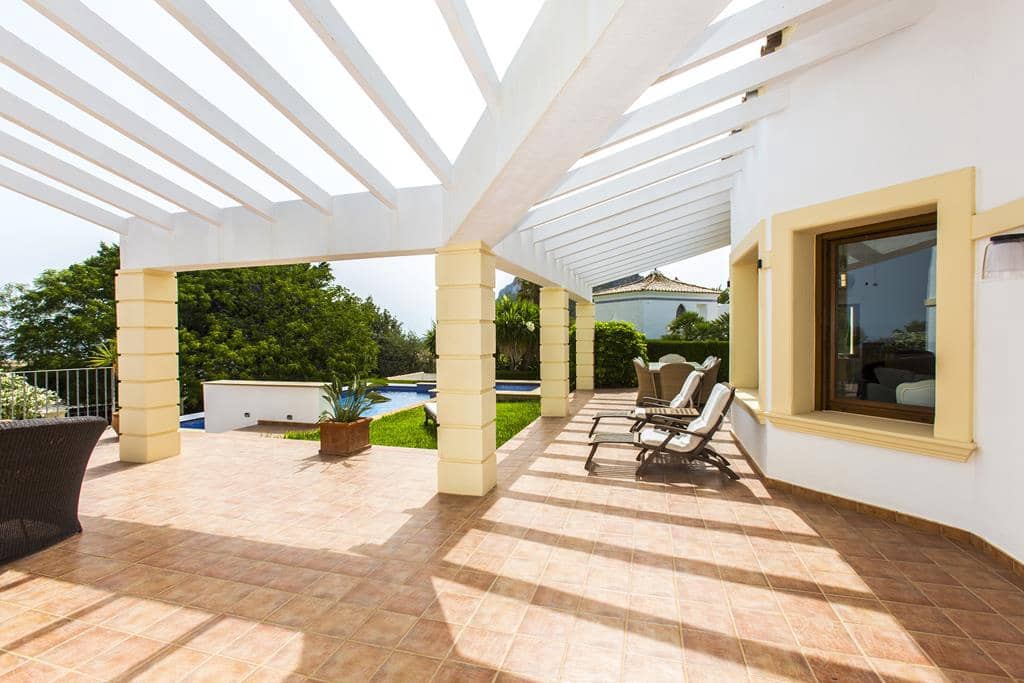 4 bedroom Villa for sale in Denia with pool garage - € 980,000 (Ref: 8447589)