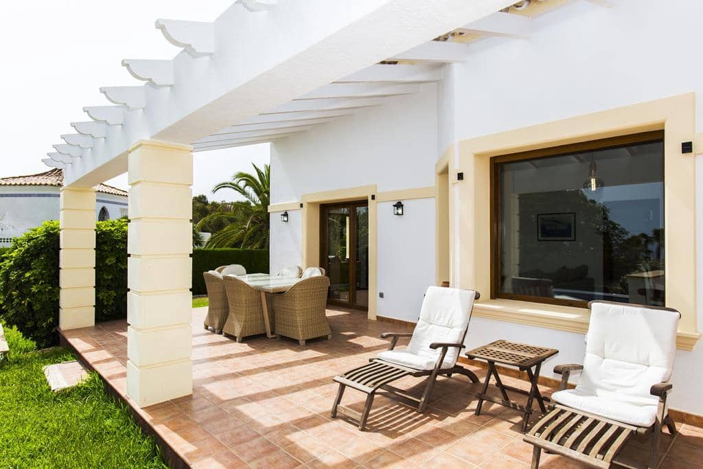 4 bedroom Villa for sale in Denia with pool garage - € 980,000 (Ref: 8447589)