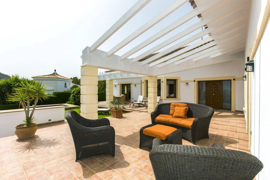 4 bedroom Villa for sale in Denia with pool garage - € 980,000 (Ref: 8447589)