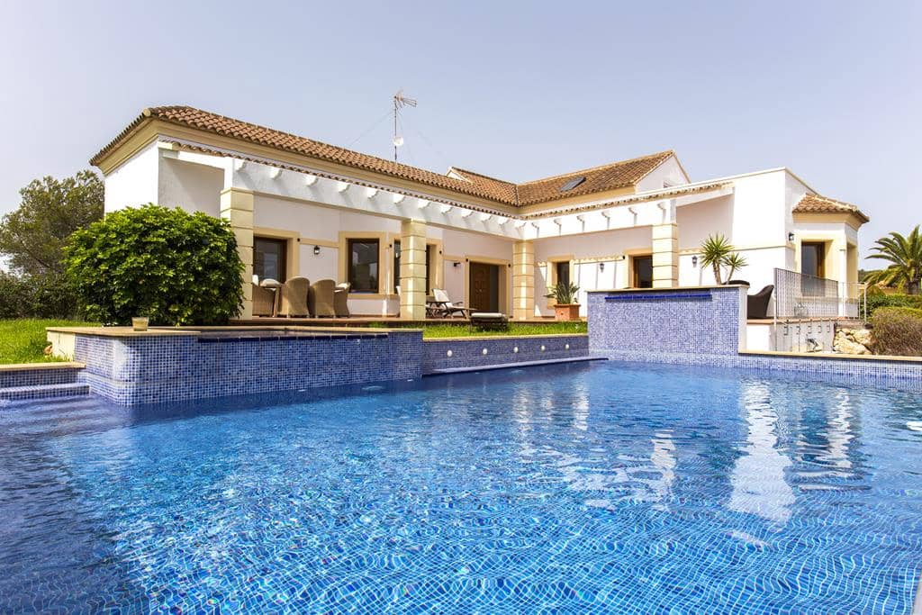 4 bedroom Villa for sale in Denia with pool garage - € 980,000 (Ref: 8447589)