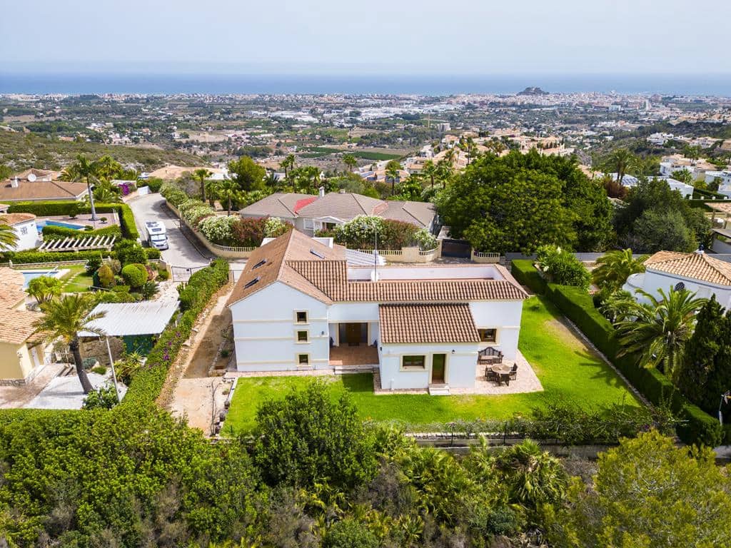 4 bedroom Villa for sale in Denia with pool garage - € 980,000 (Ref: 8447589)