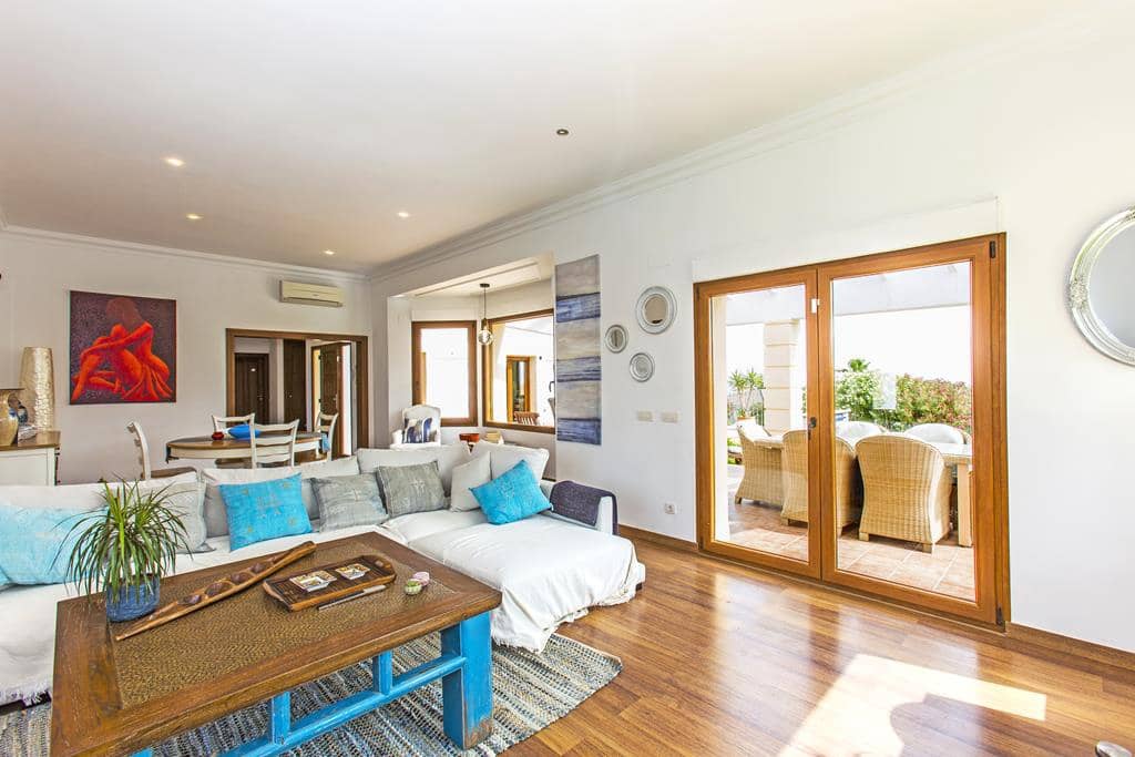 4 bedroom Villa for sale in Denia with pool garage - € 980,000 (Ref: 8447589)