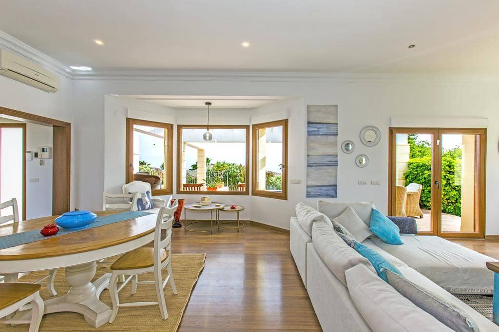 4 bedroom Villa for sale in Denia with pool garage - € 980,000 (Ref: 8447589)