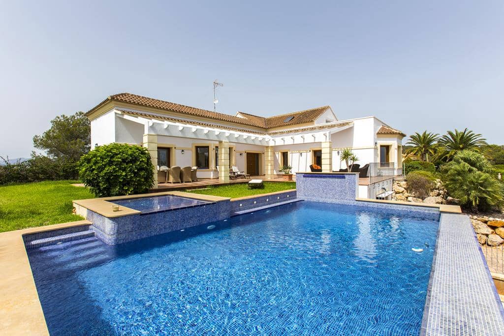 4 bedroom Villa for sale in Denia with pool garage - € 980,000 (Ref: 8447589)