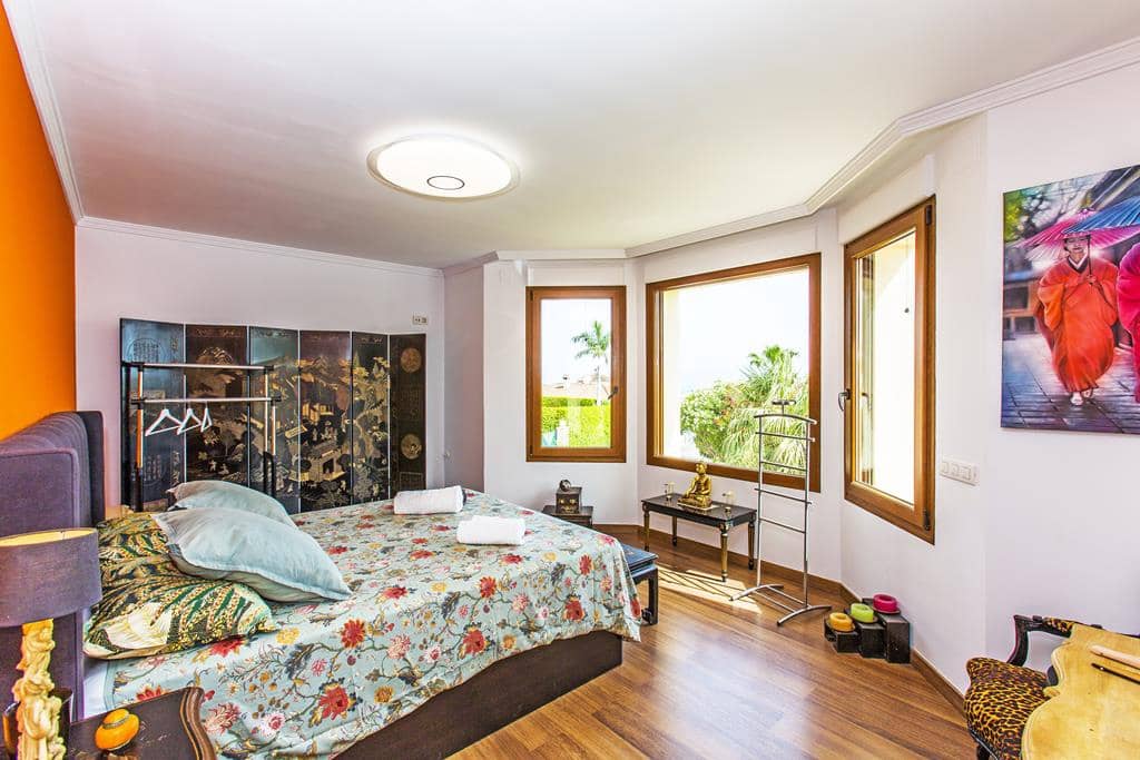 4 bedroom Villa for sale in Denia with pool garage - € 980,000 (Ref: 8447589)