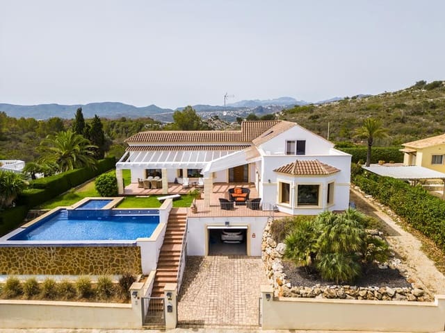 4 Zimmer Villa zu verkaufen in Dénia mit Pool Garage - 980.000 € (Ref: 8447589)