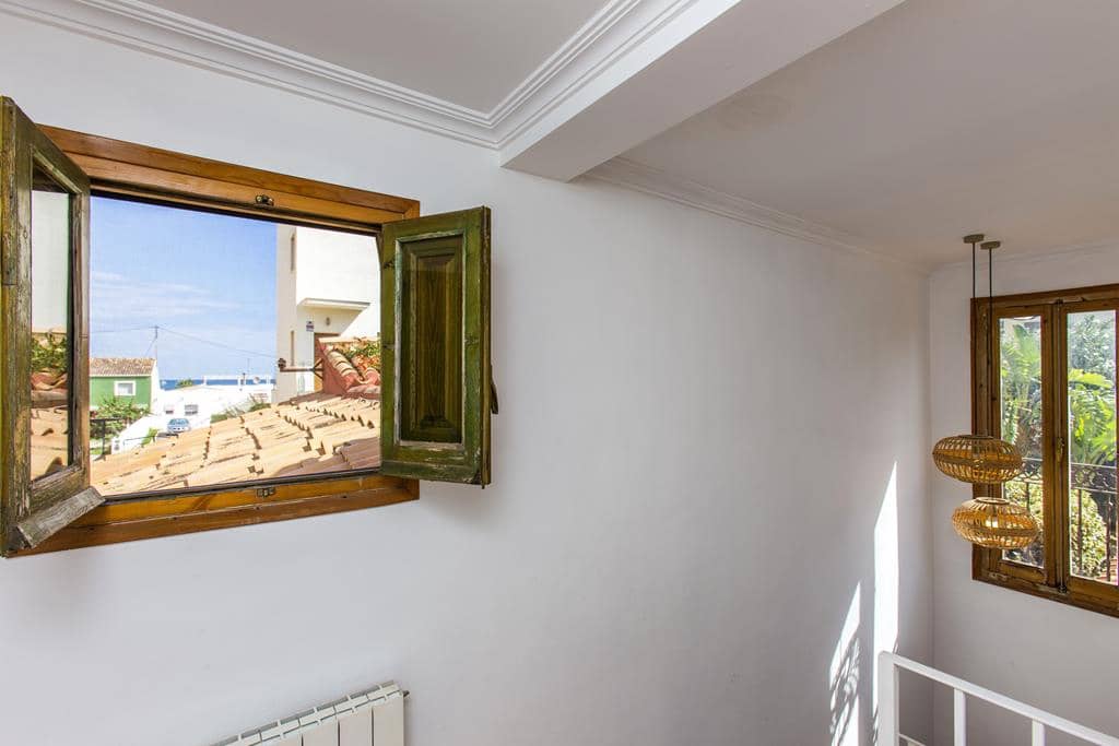 Chalet de 5 habitaciones en Dénia en venta con piscina garaje - 1.045.000 € (Ref: 8525116)