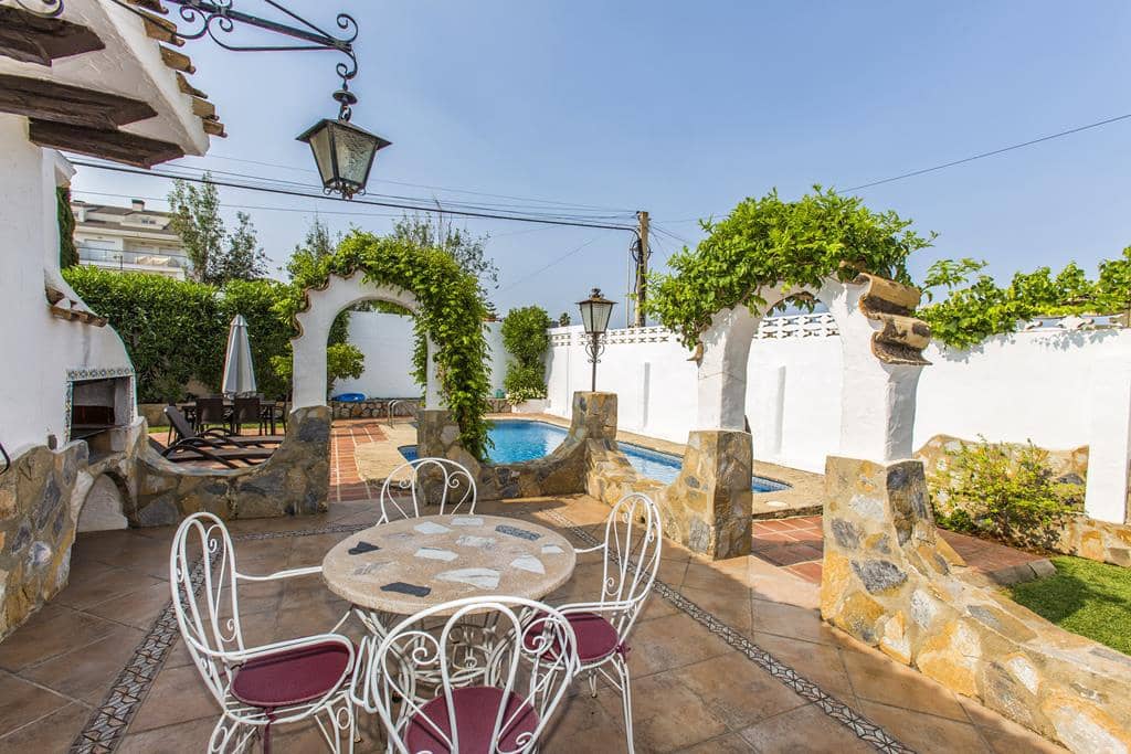 3 bedroom Villa for sale in Denia with pool garage - € 580,000 (Ref: 8621004)