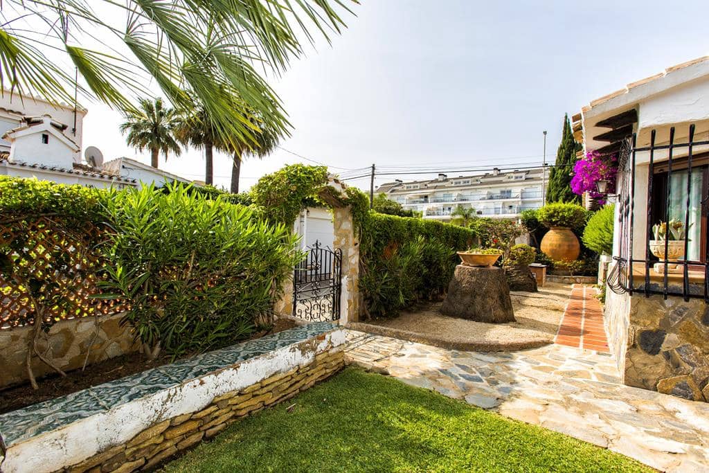 3 bedroom Villa for sale in Denia with pool garage - € 580,000 (Ref: 8621004)