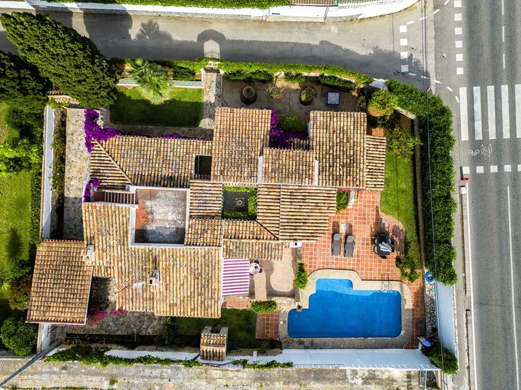 3 bedroom Villa for sale in Denia with pool garage - € 580,000 (Ref: 8621004)