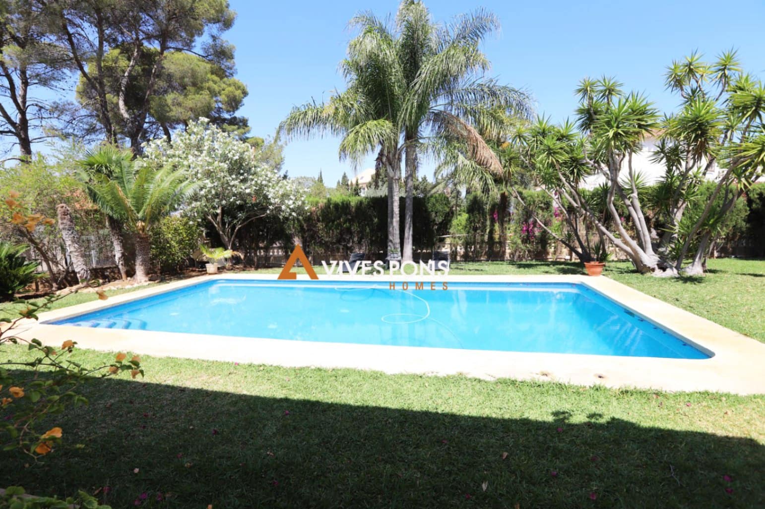 4 bedroom Villa for sale in Denia with pool garage - € 1,190,000 (Ref: 8772791)