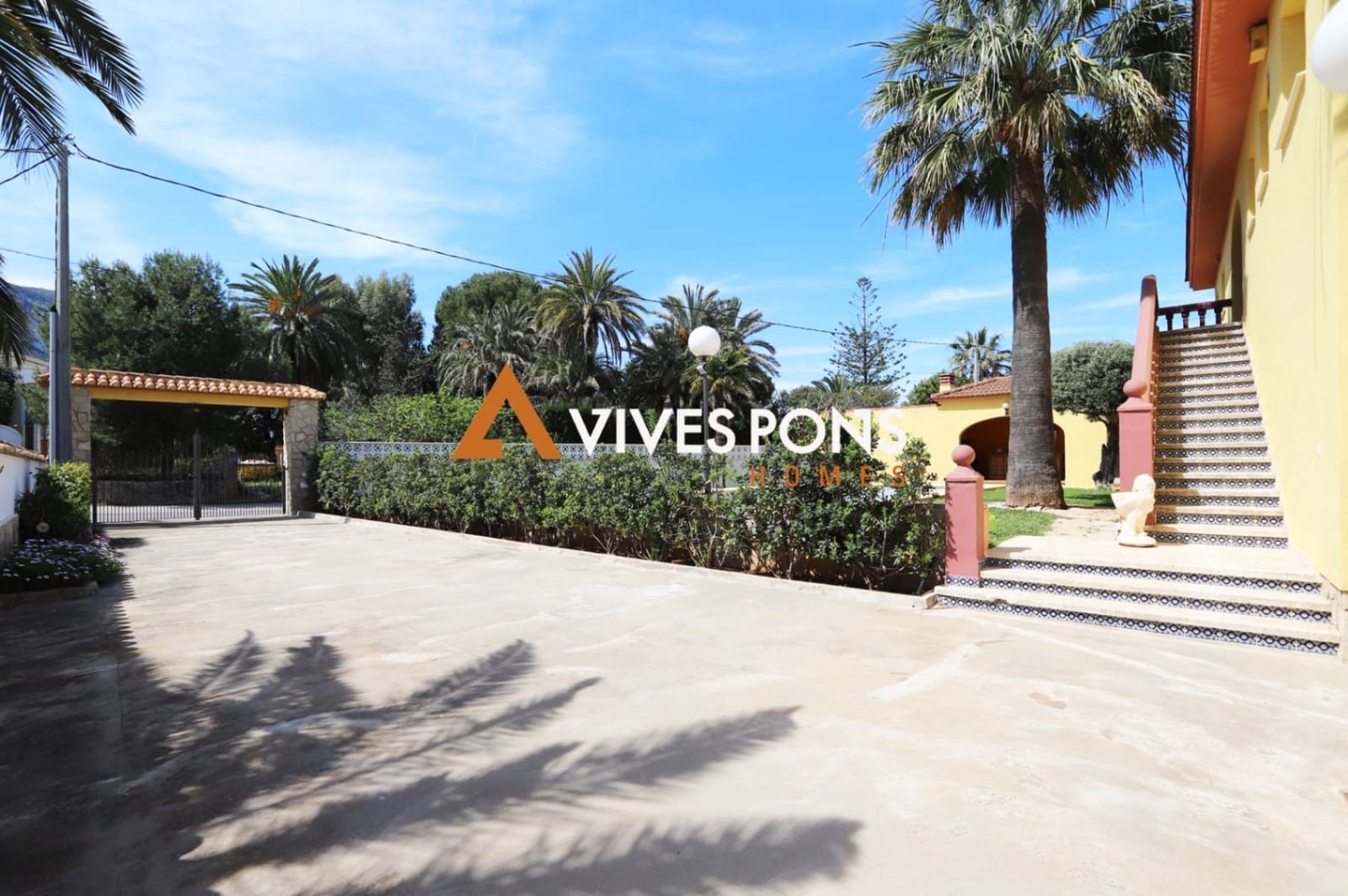 4 bedroom Villa for sale in Denia with pool garage - € 1,100,000 (Ref: 8774828)