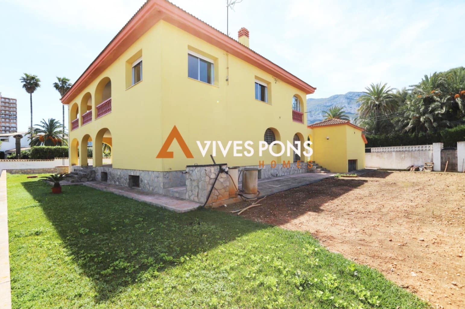 4 bedroom Villa for sale in Denia with pool garage - € 1,100,000 (Ref: 8774828)