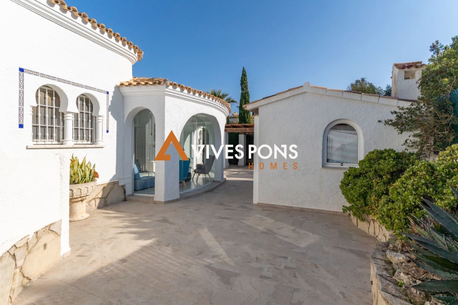 4 bedroom Villa for sale in Denia with pool garage - € 890,000 (Ref: 8848672)