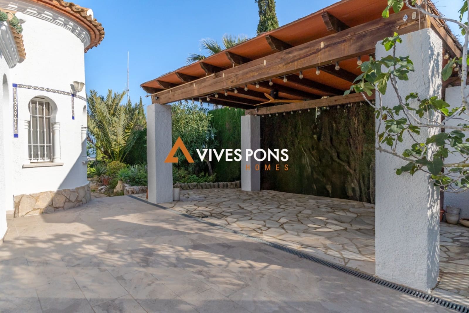 4 bedroom Villa for sale in Denia with pool garage - € 890,000 (Ref: 8848672)