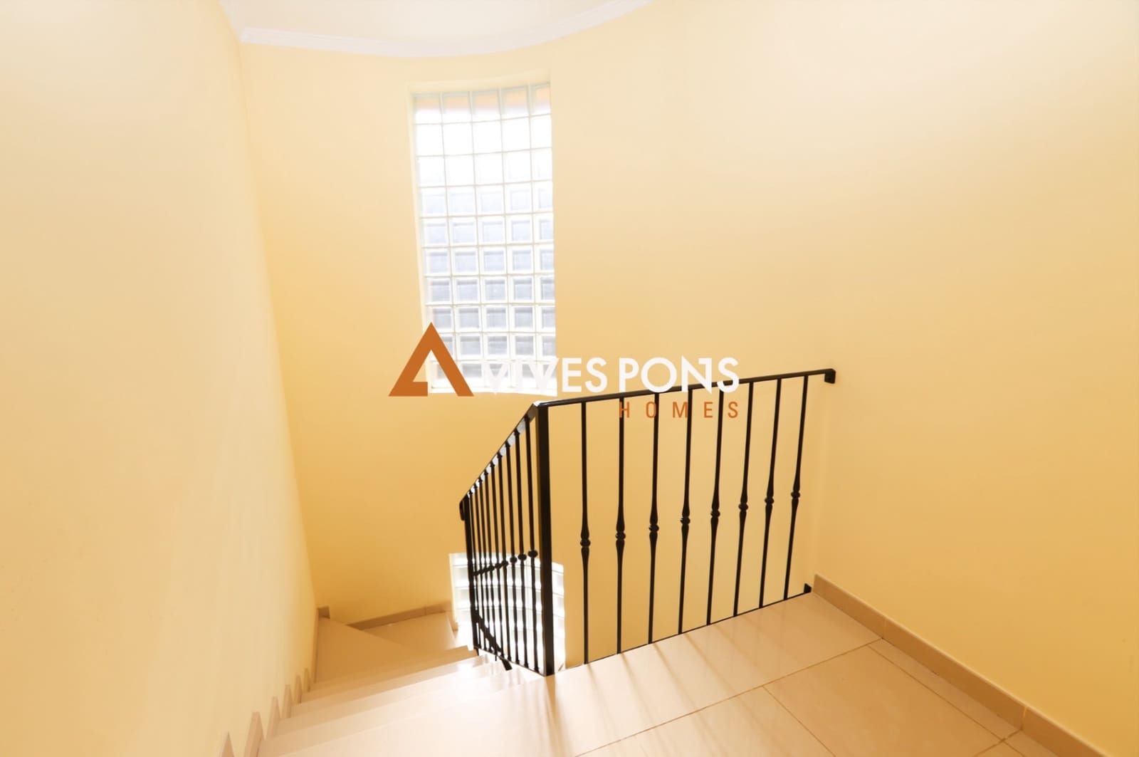 5 bedroom Villa for sale in Denia with pool garage - € 849,000 (Ref: 8934637)