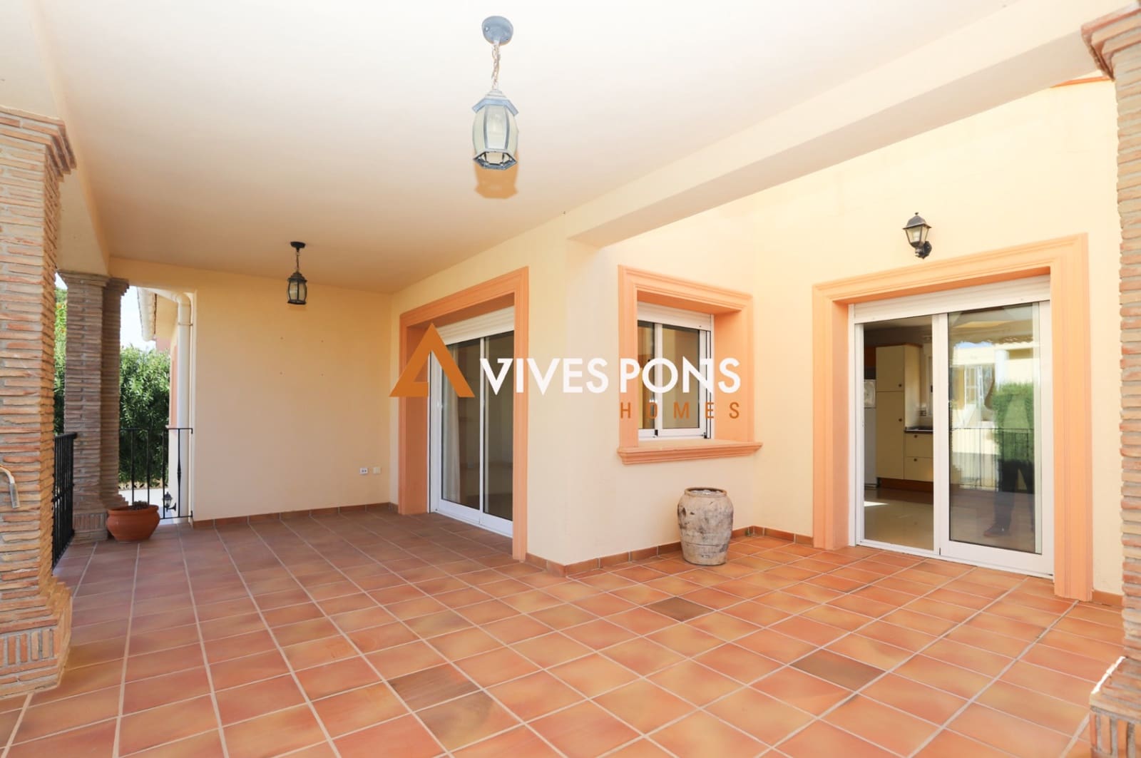 5 bedroom Villa for sale in Denia with pool garage - € 849,000 (Ref: 8934637)