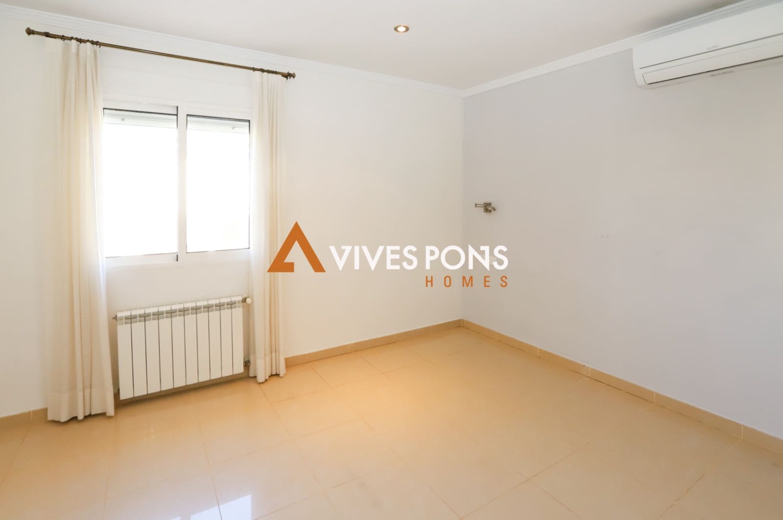 5 bedroom Villa for sale in Denia with pool garage - € 849,000 (Ref: 8934637)