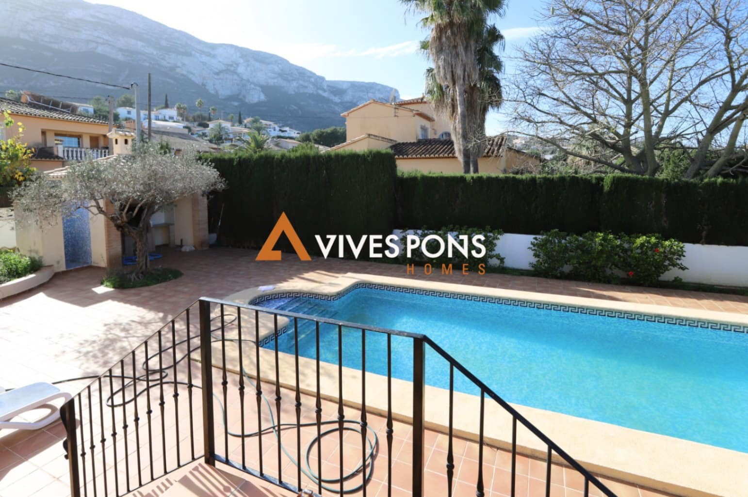 5 bedroom Villa for sale in Denia with pool garage - € 849,000 (Ref: 8934637)