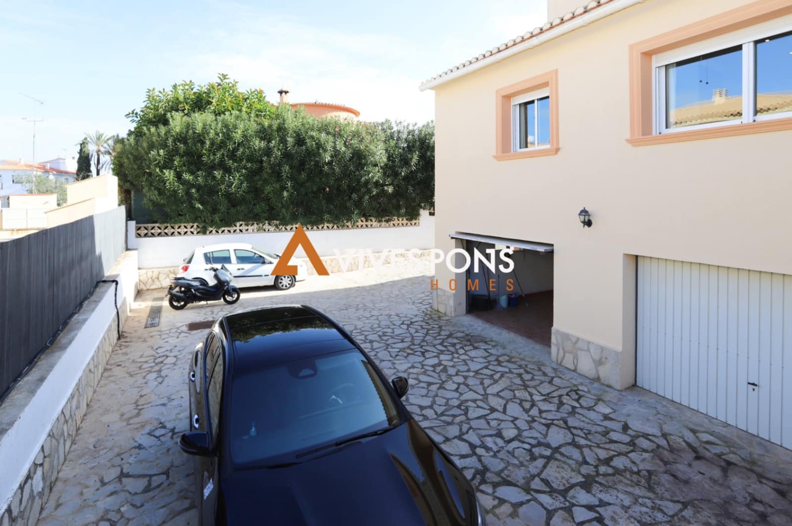 5 bedroom Villa for sale in Denia with pool garage - € 849,000 (Ref: 8934637)