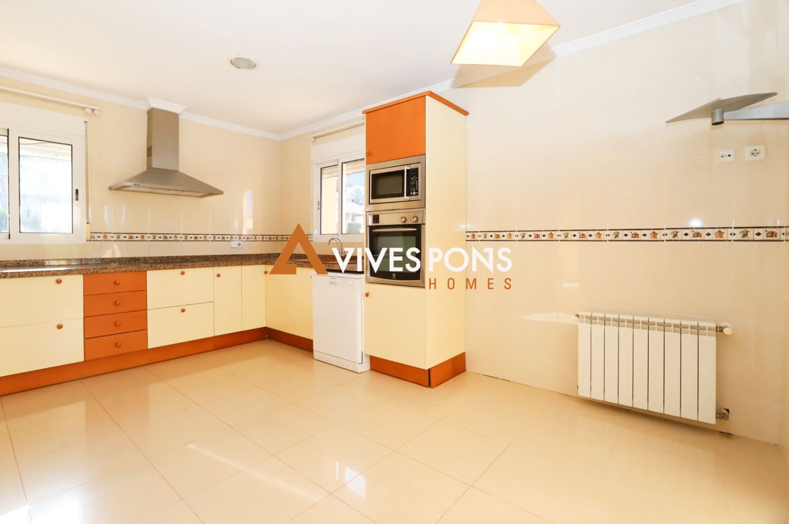 5 bedroom Villa for sale in Denia with pool garage - € 849,000 (Ref: 8934637)