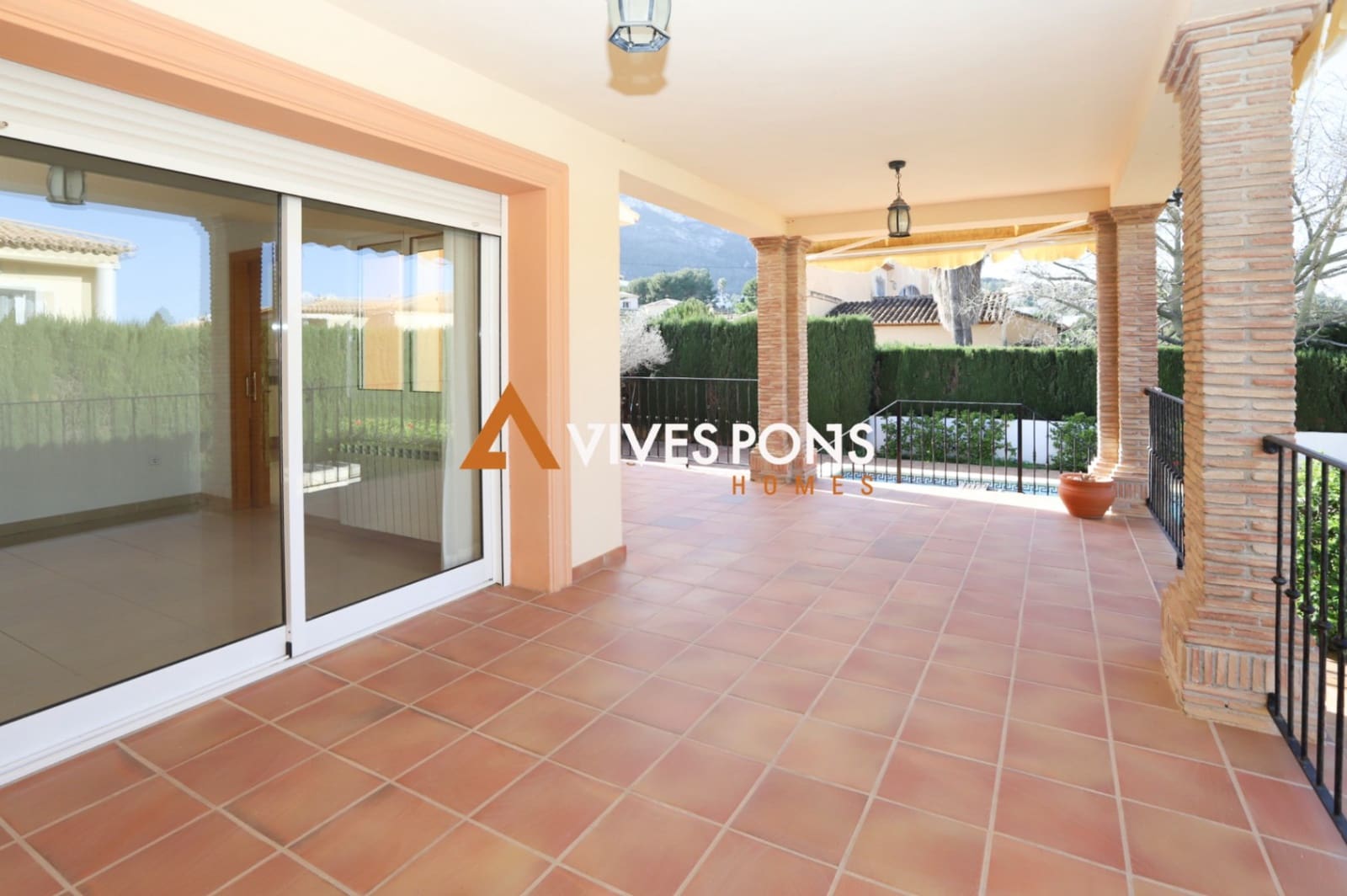 5 bedroom Villa for sale in Denia with pool garage - € 849,000 (Ref: 8934637)