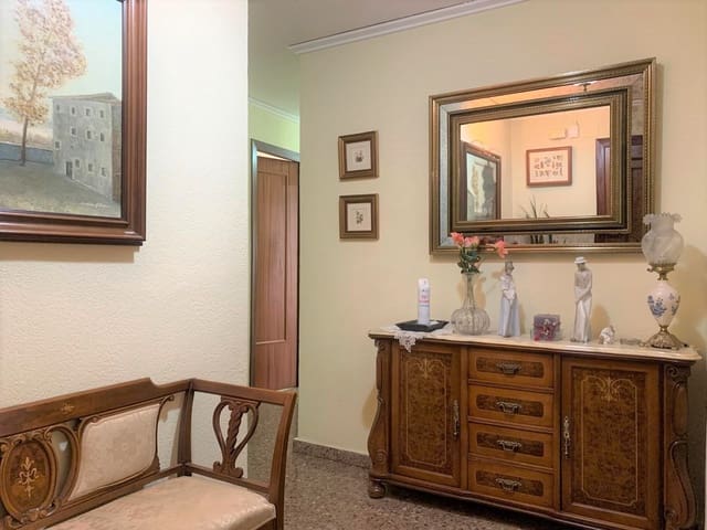 5 bedroom Apartment for sale in Dénia with pool - € 300,000 (Ref: 8967681)
