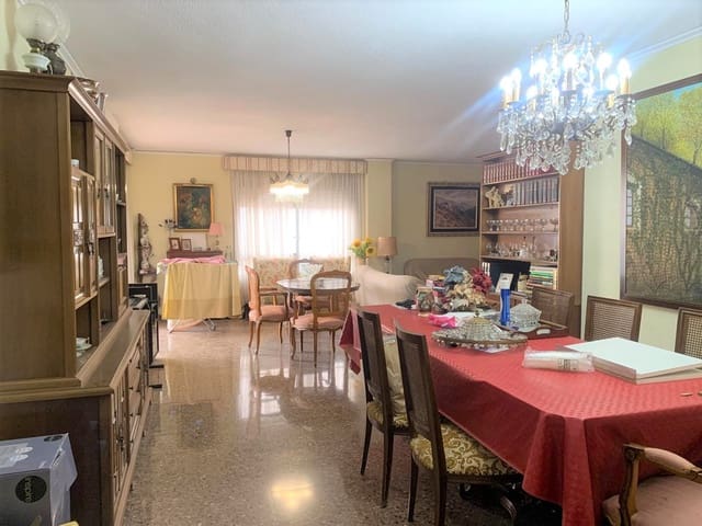5 bedroom Apartment for sale in Dénia with pool - € 300,000 (Ref: 8967681)