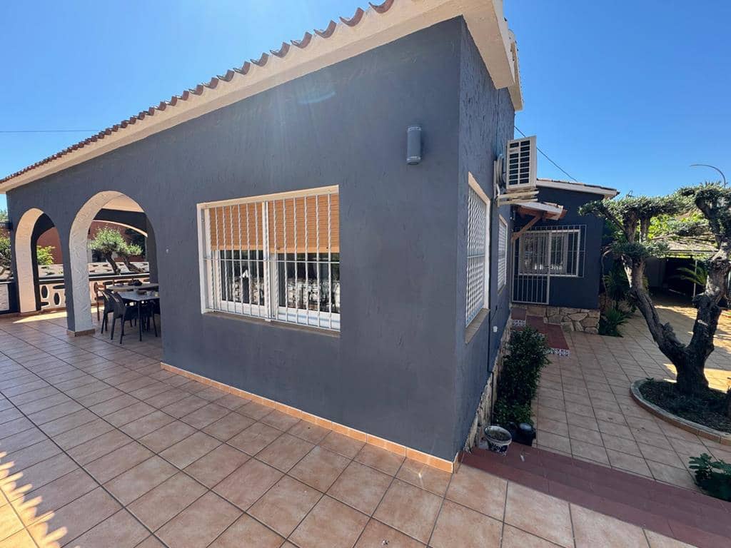 3 makuuhuone Huvila myytävänä paikassa Denia mukana uima-altaan 
autotalli - 690 000 € (Ref: 8970920)