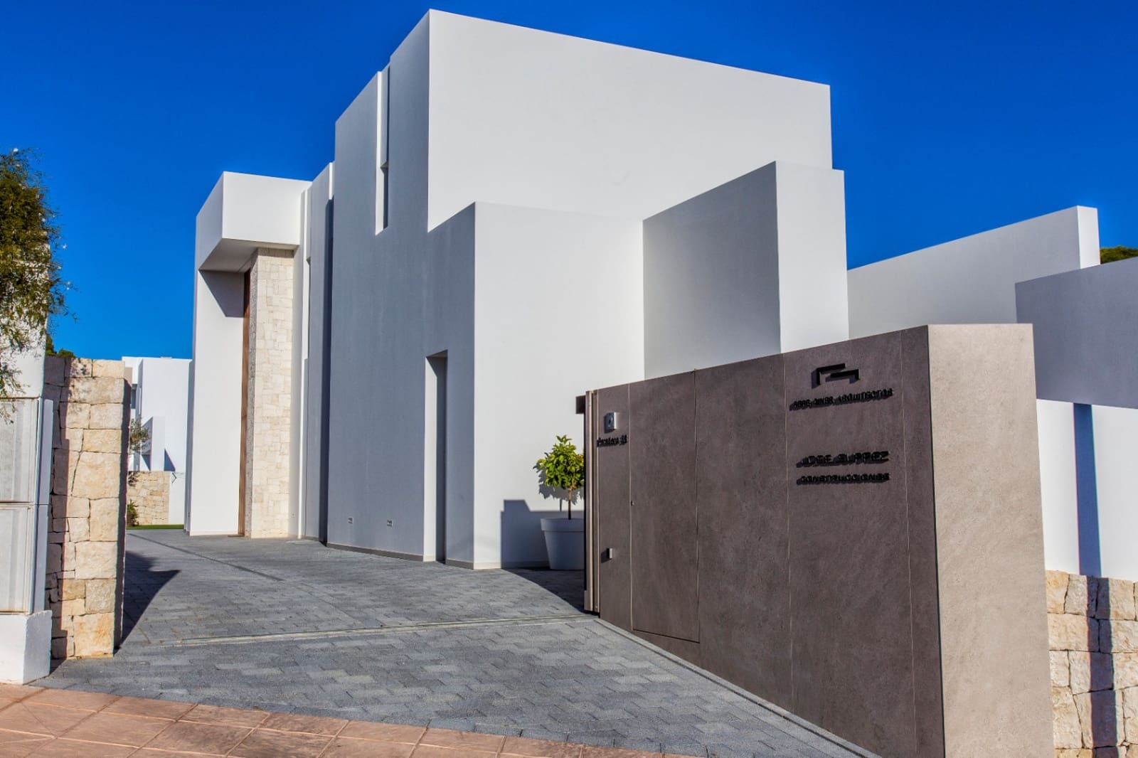 4 bedroom Villa for sale in Benissa with pool - € 2,595,000 (Ref: 9061332)
