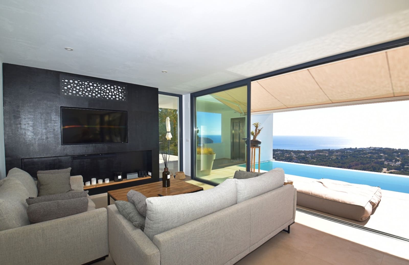 4 bedroom Villa for sale in Moraira with pool - € 1,995,000 (Ref: 9061338)