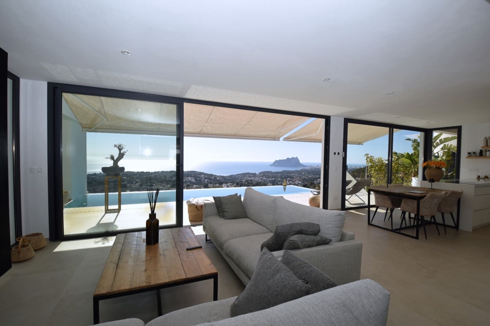 4 bedroom Villa for sale in Moraira with pool - € 1,995,000 (Ref: 9061338)