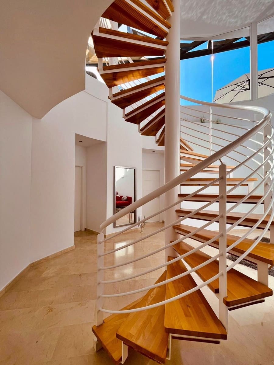 4 bedroom Villa for sale in Altea with pool - € 1,210,000 (Ref: 9061345)