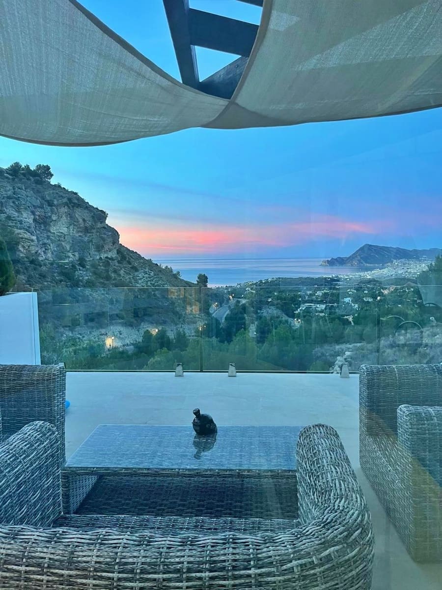 4 bedroom Villa for sale in Altea with pool - € 1,210,000 (Ref: 9061345)