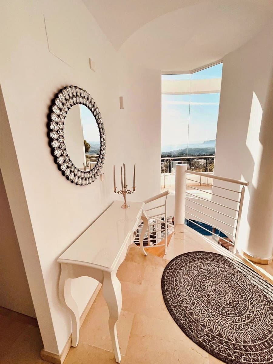 4 bedroom Villa for sale in Altea with pool - € 1,210,000 (Ref: 9061345)