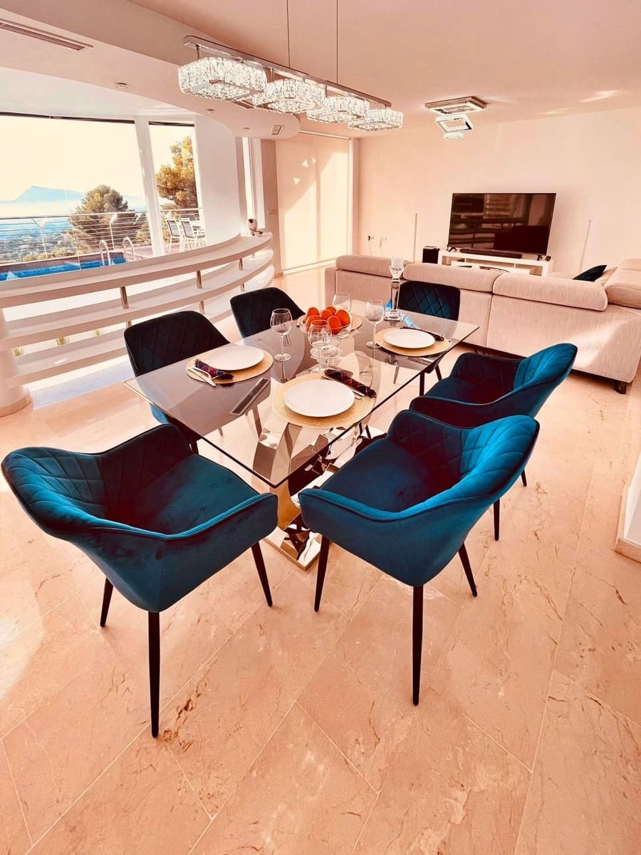 4 bedroom Villa for sale in Altea with pool - € 1,210,000 (Ref: 9061345)