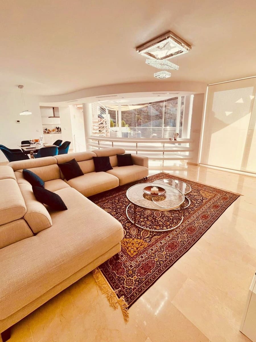 4 bedroom Villa for sale in Altea with pool - € 1,210,000 (Ref: 9061345)