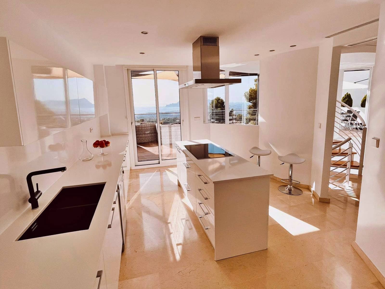 4 bedroom Villa for sale in Altea with pool - € 1,210,000 (Ref: 9061345)