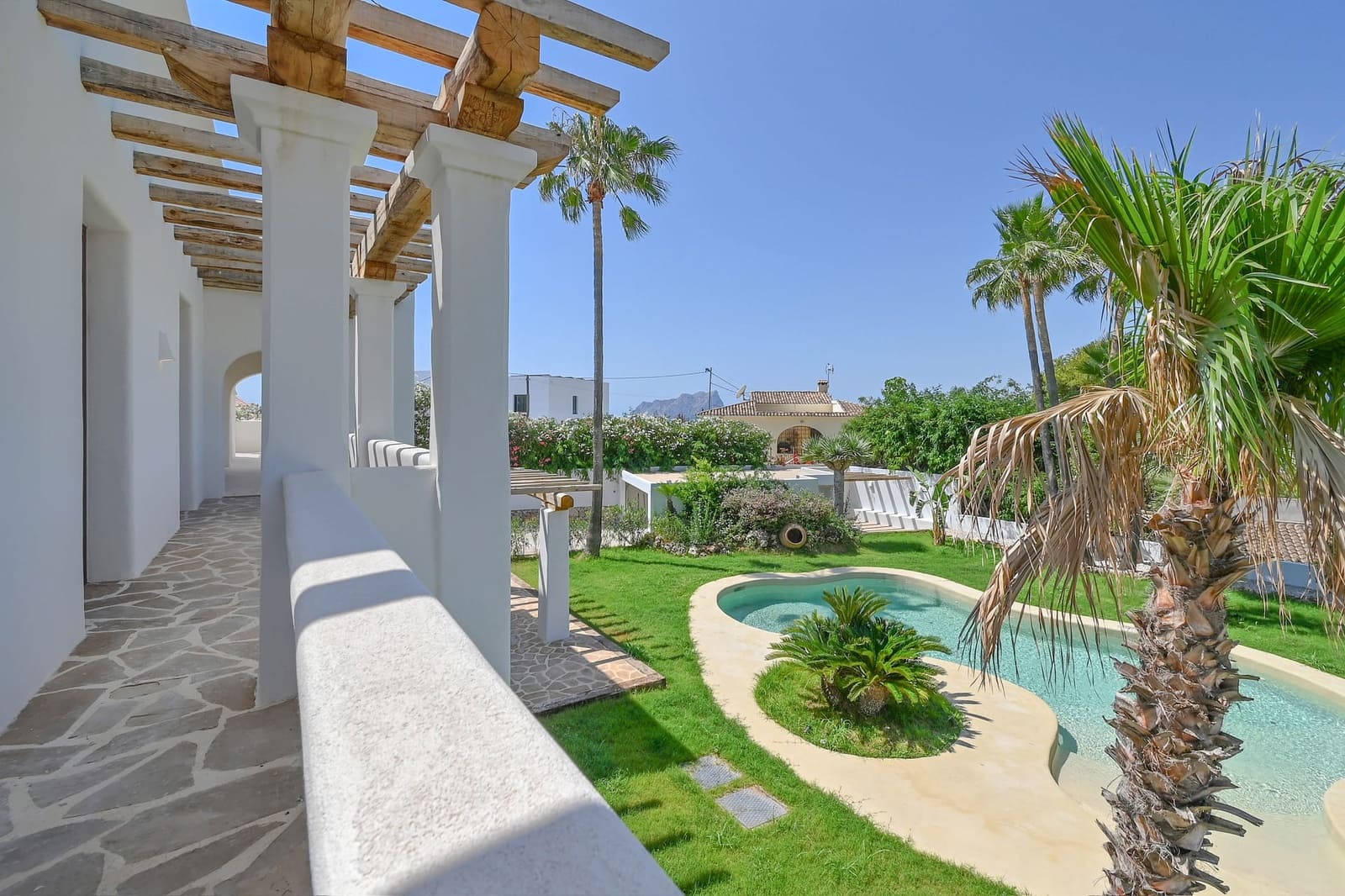 5 bedroom Villa for sale in Benissa - € 2,750,000 (Ref: 9061347)