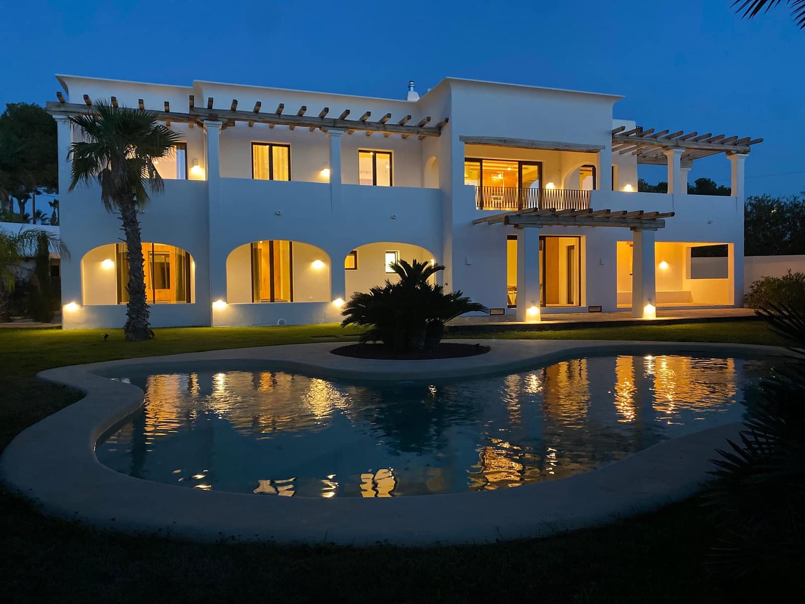 5 bedroom Villa for sale in Benissa - € 2,750,000 (Ref: 9061347)