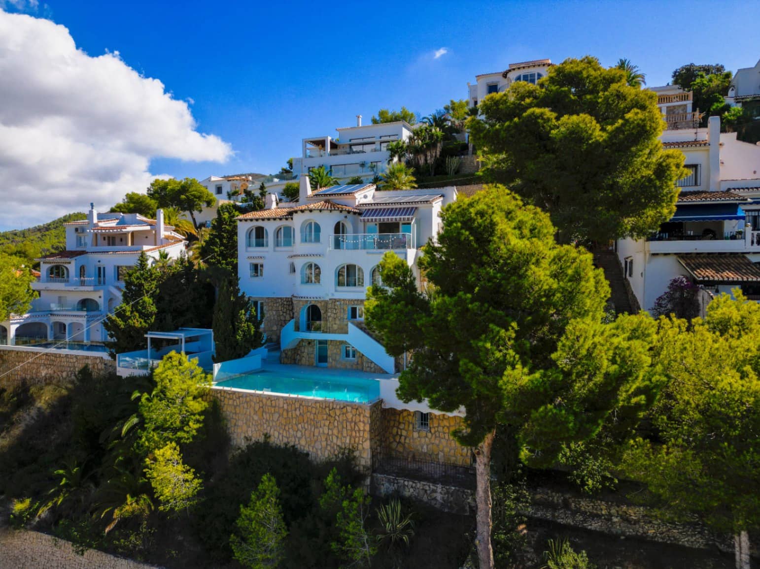 7 bedroom Villa for sale in Moraira with pool - € 1,250,000 (Ref: 9061348)