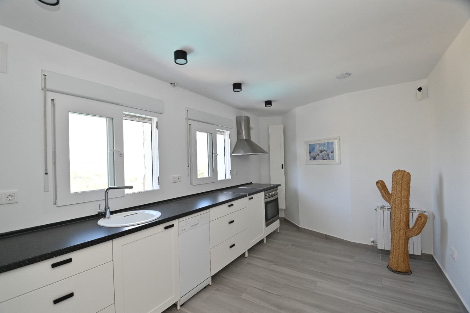 7 bedroom Villa for sale in Moraira with pool - € 1,250,000 (Ref: 9061348)