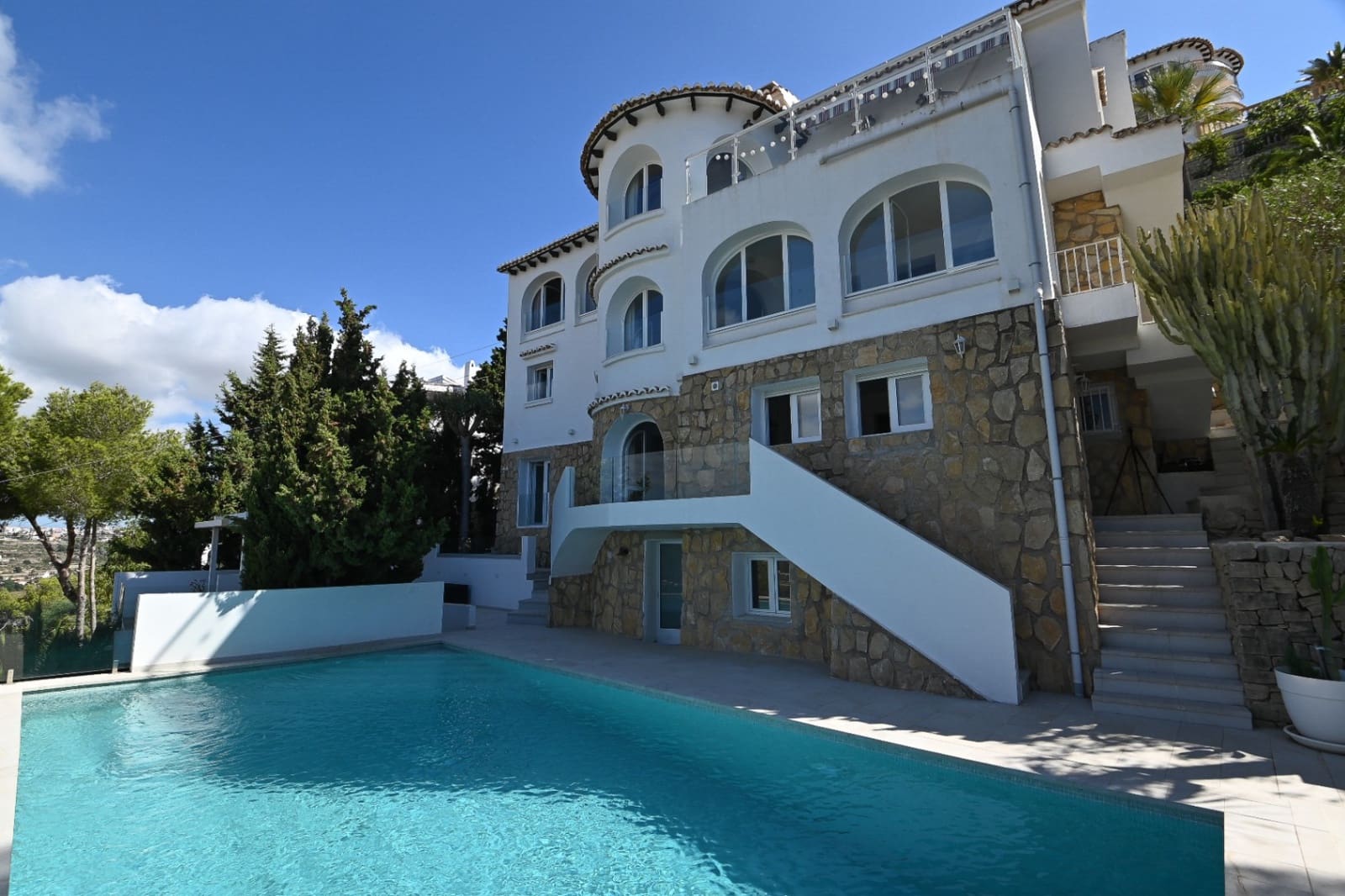 7 bedroom Villa for sale in Moraira with pool - € 1,250,000 (Ref: 9061348)