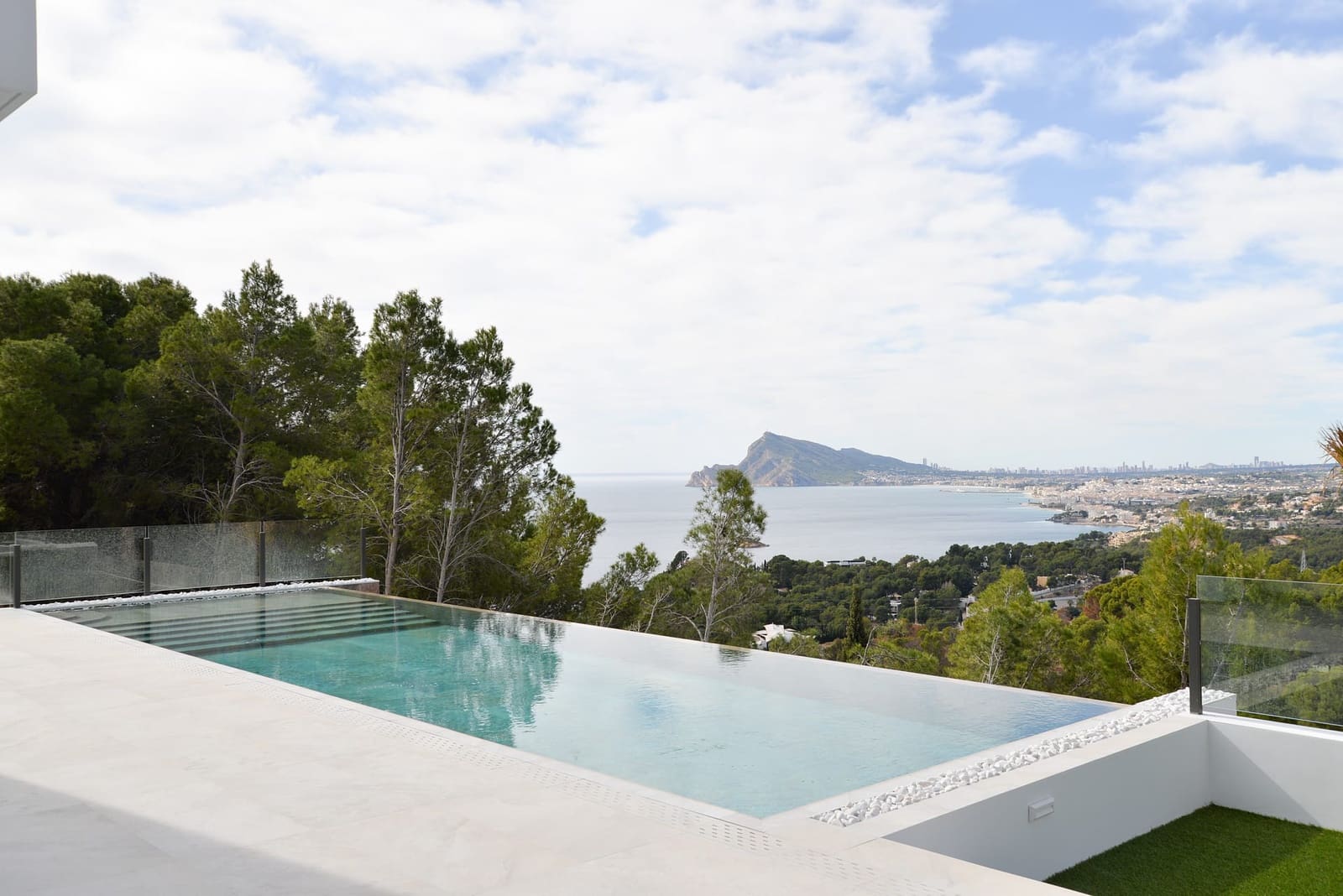 5 bedroom Villa for sale in Altea - € 2,350,000 (Ref: 9061370)