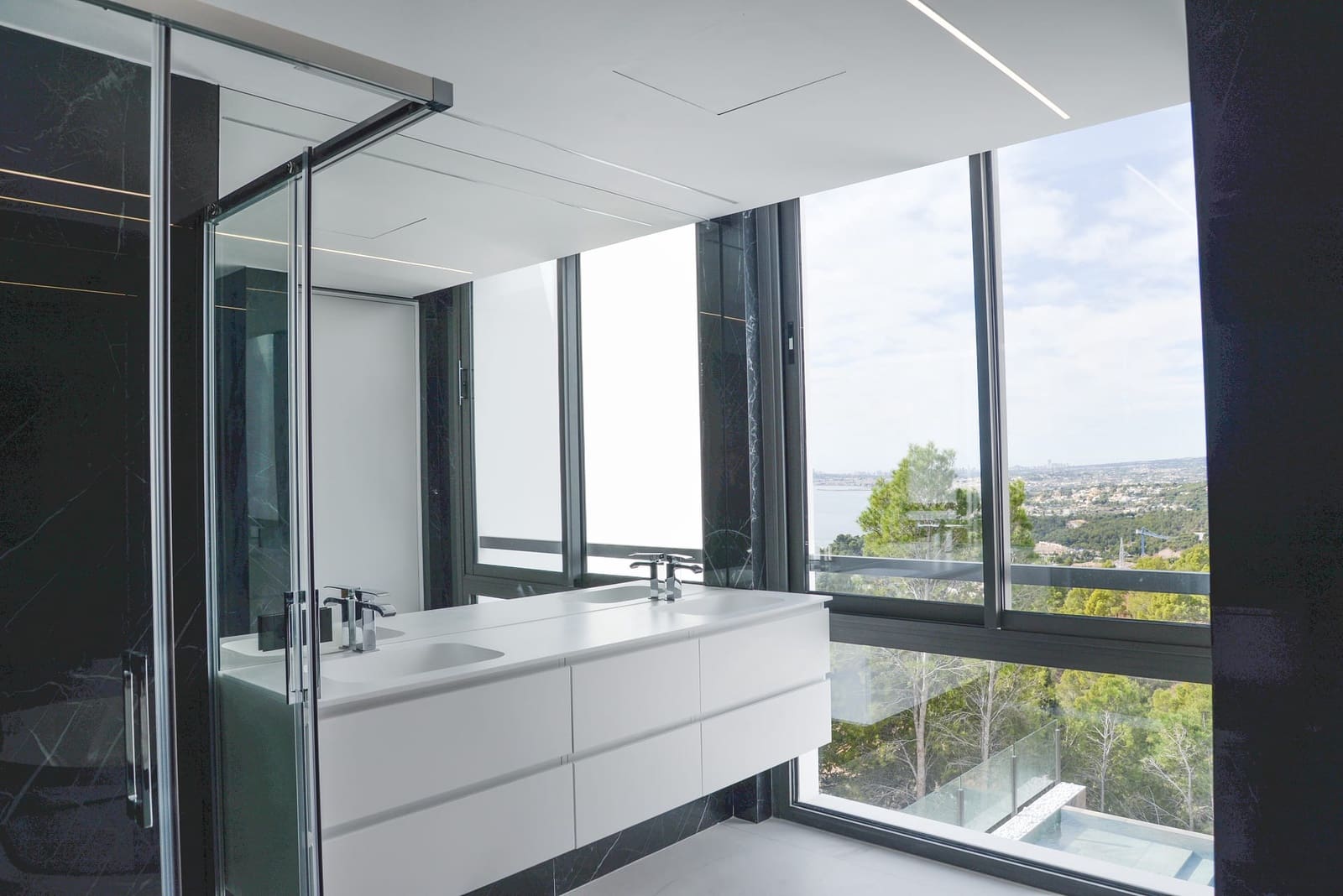 5 bedroom Villa for sale in Altea - € 2,350,000 (Ref: 9061370)