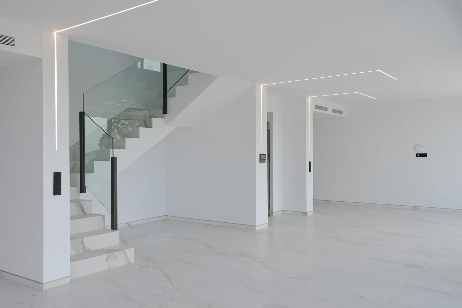 5 bedroom Villa for sale in Altea - € 2,350,000 (Ref: 9061370)