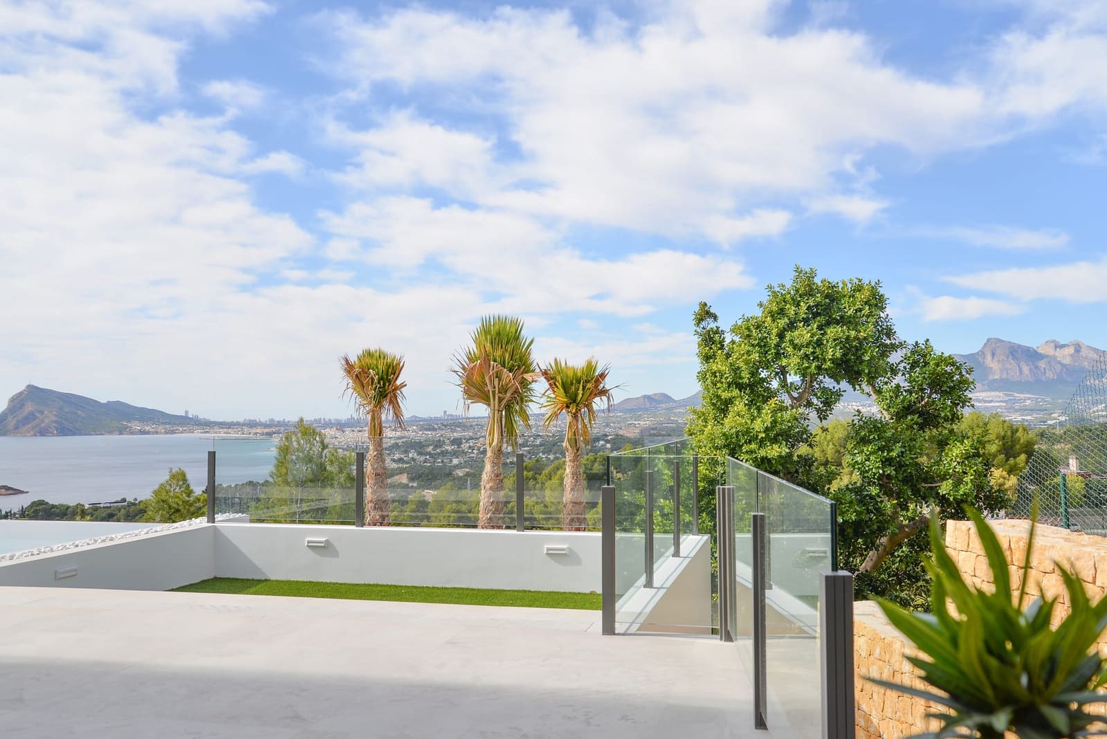 5 bedroom Villa for sale in Altea - € 2,350,000 (Ref: 9061370)